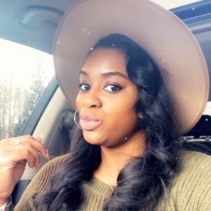 Meet your Posher, Jelisa